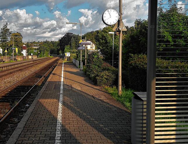 Als wie von der Information der DB angekündigt, um 7.57 Uhr die Regionalbahn (RB) wegen des Streiks der GDL ausfiel, wartete niemand am ...