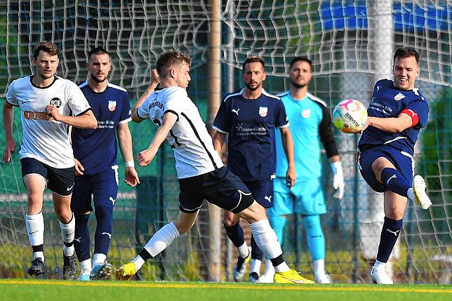 Bild 16: VfB Waldshut siegt im Hinspiel mit 1:0 gegen den FC Emmendingen &ndash; und wir haben Bilder!