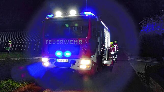 In Reichenau-Oberzell, im Bereich der Abtswiese, löschte die Feuerwehr Reichenau einen Schilfbrand von zwei Seiten.