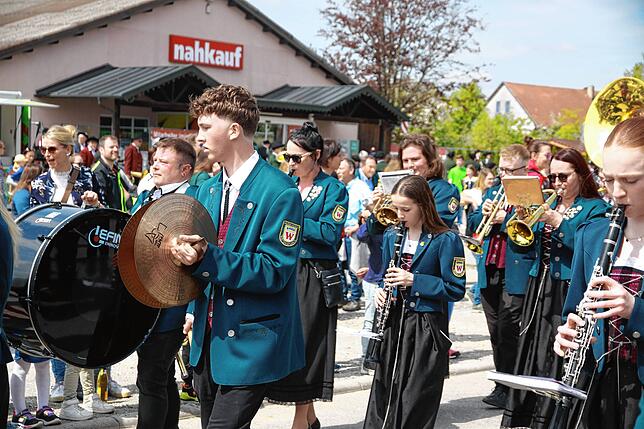 Bild 13: Bilder vom Jubiläumsumzug des Musikvereins Liggersdorf im Rahmen des Bezirksmusikfestes