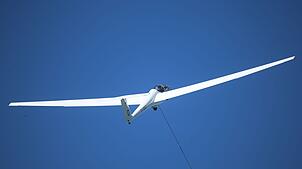 Ein Segelflugzeug ist beim Startvorgang abgestürzt (Symbolbild)