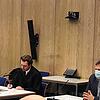 Der Angeklagte Christoph Hess (rechts) hat seine Maske im bisherigen Verlauf des Strafprozesse nie abgenommen. Daher muss er jetzt nicht ...