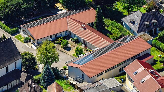 Der Kindergarten St. Michael (links hinten) und das katholische Gemeindezentrum (rechts) in Ludwigshafen.