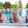 Das Badewasser im Parkschwimmbad ist top: Jens Reinbolz (von links), Michael Blaurock und Marcus Milbradt testen es als erste aus.