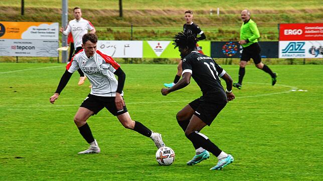 Die SG Deißlingen/Lauffen (weißes Trikot) hat am Sonntag den 3. Stolz & Seng-Cup des SV Aasen gewonnen. Im Finale setzte sich die SG mit ...