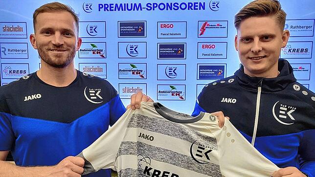 Neuer Spieler: Sportvorstand Stefan Hilpüsch (links) vom TuS Efringen-Kirchen freut sich auf Filipp Schlegel.