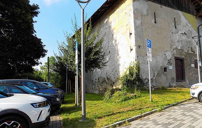 Standort für den geplanten Fairteiler ist der Grünstreifen zwischen Hischenschopf und Parkplätzen im Areal In der Mühle.