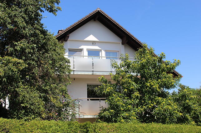 Wo früher das Karlskrankenhaus stand, befindet sich in der Spitalstraße nun ein Wohnhaus. Nichts erinnert mehr an die frühere Einrichtung.