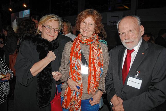 Katharina Schmitt, Petra Thyen und Hans Jürgen Bannasch (von links) sind drei der zahlreichen Besucher.