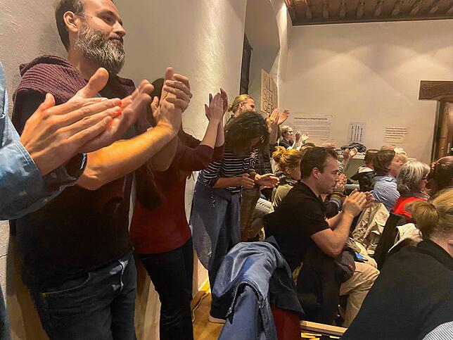 Applaus erleben Stadträte nur selten. Als der Gemeinderat am Donnerstag mehrheitlich ein hartes Sparprogramm bei der Kultur ablehnte, ...