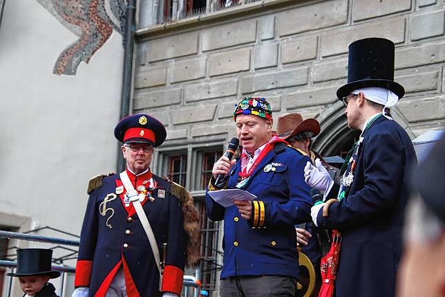 Bild 8: Rathaussturm in Überlingen: Narren stürzen Oberbürgermeister – Die schönsten Bilder!