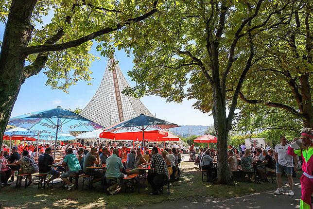 Bild 5: Bilder vom Festbetrieb auf der Promenade beim Hausherrenfest