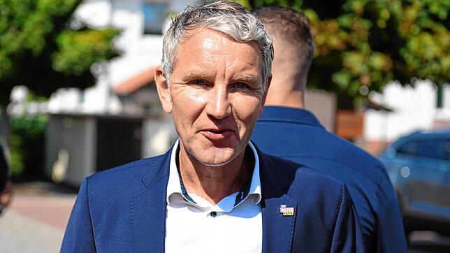 Björn Höcke, Spitzenkandidat der AfD zur Landtagswahl 2024 in Thüringen, nach der Stimmabgabe.