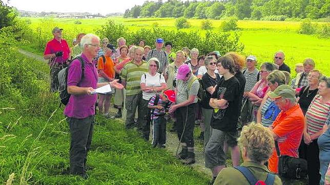 Meßkirch, ab Stadthalle, heute, 14 Uhr: Die letzte SÜDKURIER-Sommerwanderung in diesem Jahr führt die Wanderer zu drei Aussichtsfelsen ...