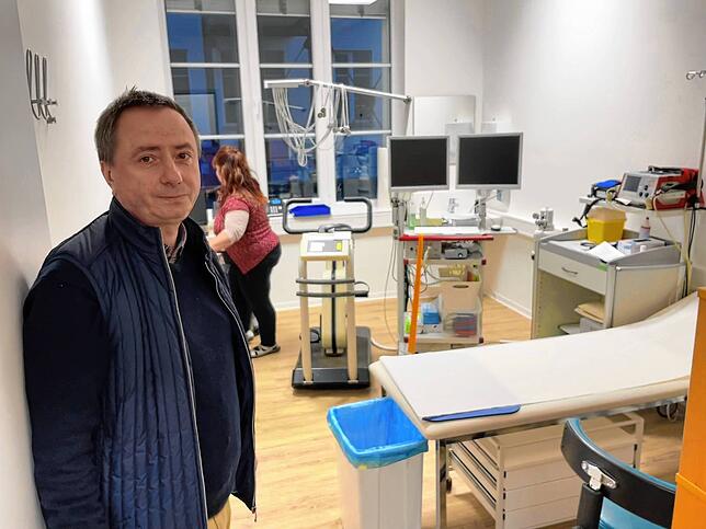 Dr. Lutz Sinn in einem der Untersuchungsräume.