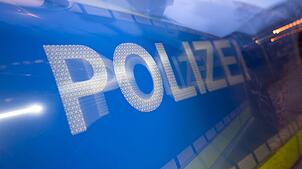 Die 15-Jährige missachtete die Anhaltezeichen der Polizei und fuhr mit überhöhter Geschwindigkeit davon. (Symbolbild)