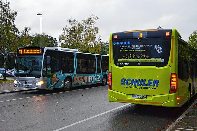 Der Verkehrsminister Winfried Hermann will zusätzliche Busse für den Schülerverkehr finanzieren.