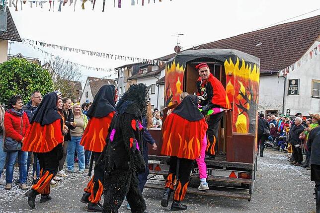 Bild 13: Narrenverein Heuliecher: Die besten Bilder aus dem Jubiläumsumzug