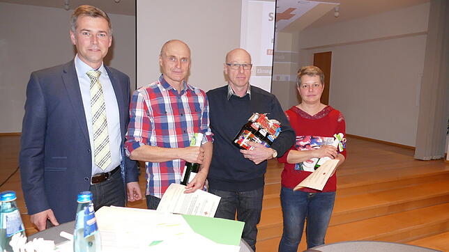 Besonders treue Blutspender wurden beim Neujahrsempfang in Wutach ausgezeichnet (von links): Bürgermeister Christian Mauch, Georg Müller ...