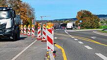 Autofahrer auf der B 27 in Richtung Schweiz werden kurz nach der Lärmschutzwand im Hintergrund auf die B 31 umgeleitet. Rund 200 Meter ...