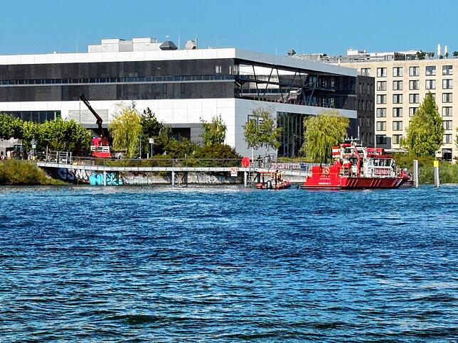 Wieso das Boot in den Fluten des Seerheins versank, ist zunächst nicht bekannt.