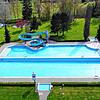 Das leere Parkschwimmbad in Donaueschingen aus der Luft fotografisch eingefangen. Schon bald soll hier der Betrieb starten und die ...