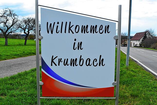 Das jüngste Projekt, diese Straßenschilder am Eingang und am Ausgang der durch den Ort führenden Bundesstraße, wurde vom Motorradklub ...