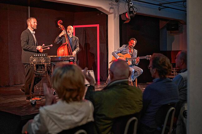 Bild 6: Seelenmassage zum Wochenstart – Das Jörg Enz Trio in der Basilika Singen