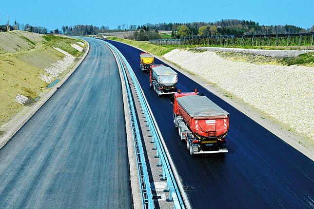 Ein 5,8 Kilometer langes Teilstück zwischen Fischbach und FN-West der neuen Bundesstraße B31-neu wird im August dem Verkehr übergeben. ...