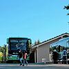 Viertlässler machen den Anfang. Am ersten Tag des neuen Schulbetriebes brachten die drei Busse insgesamt nur vier Schüler zur ...
