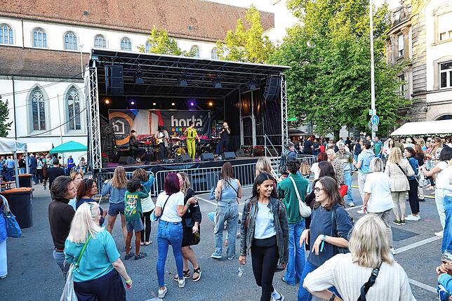 Bild 22: Mit Musik und Gaumenfreuden lockt das Konstanzer Weinfest 2025 seine Gäste