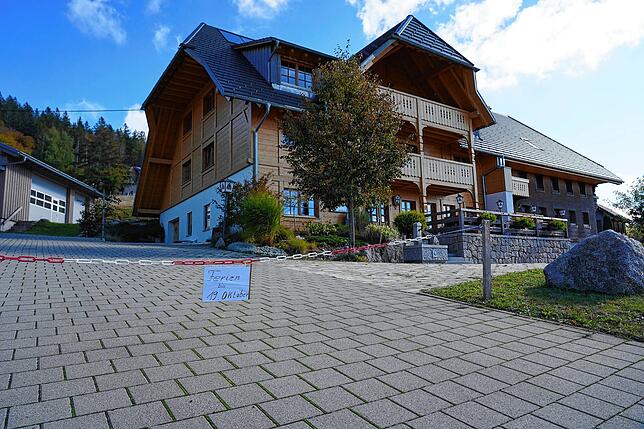 Ein Gasthof in Ibach macht gerade Betriebsferien.