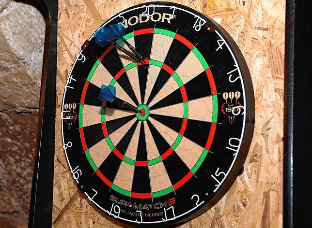 Eine Steel Dart Scheibe, mit einer starken Punktzahl von 170.