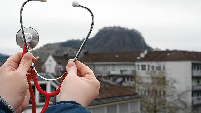 Ohne Stethoskop geht bei einem Hausarzt gar nichts: Drei davon sollen im neuen MVZ in Singen praktizieren.
