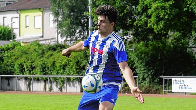 Erfahrung: Endrit Gashi, hier noch im Trikot des TuS Stetten, will beim TuS Binzen mithelfen, mittelfristig die Bezirksliga zu erreichen.