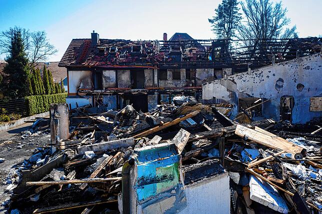 Nach dem Brand der Friedenskirche in Singen zeigt sich das Ausmaß der Zerstörung aus der Luft (Aufnahme mit Drohne).