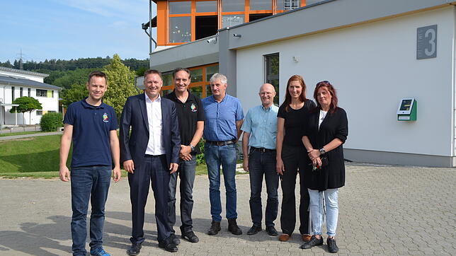 Schulleiter Michael Wernersbach, Bürgermeister Alois Fritschi, Konrektor Andreas Rossatti, Bernd Maier (Vorsitzender Schulförderverein), ...