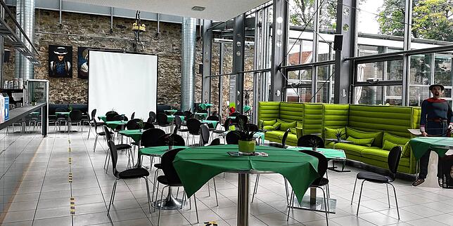 Hier im Franziskaner-Foyer in Villingen findet heute Abend die Wahlparty der Grünen statt.