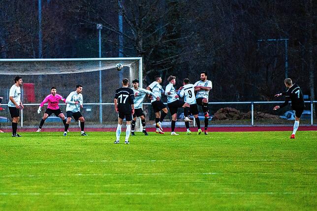 Bild 15: SV 08 Laufenburg II bremst FC 08 Bad Säckingen mit 1:1 im Verfolgerduell &ndash; und wir haben Bilder!
