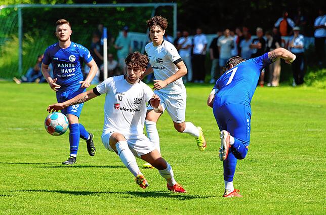 Bild 20: Enttäuschte Radolfzeller, jubelnde Villinger: Die besten Bilder vom Showdown in der Verbandsliga