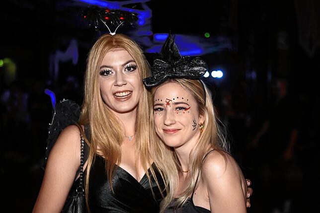 Bild 11: Schaurig-schöne Partystimmung mit Kürbis und Zombies