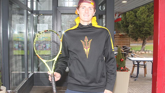Tim Rühl, Tennisspieler aus Tiengen und für den TC Wolfsberg-Pforzheim aktiv, stieß beim ITF-Turnier "Kamen Open" bis ins Halbfinale ...