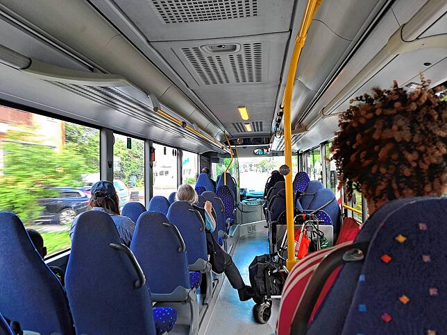 Noch viele freie Plätze: Entspannter kann eine Busfahrt kaum sein.