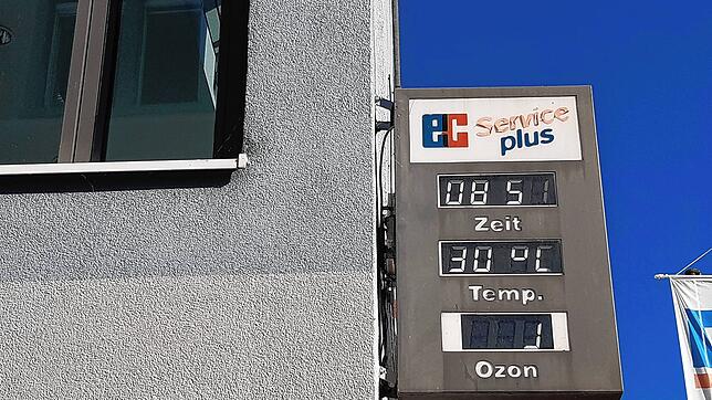Das Thermometer an der Volksbank Hochrhein zeigte am 19. Juli kurz vor 9 Uhr schon 30 Grad. Auch in den kommenden Tagen soll es wieder ...