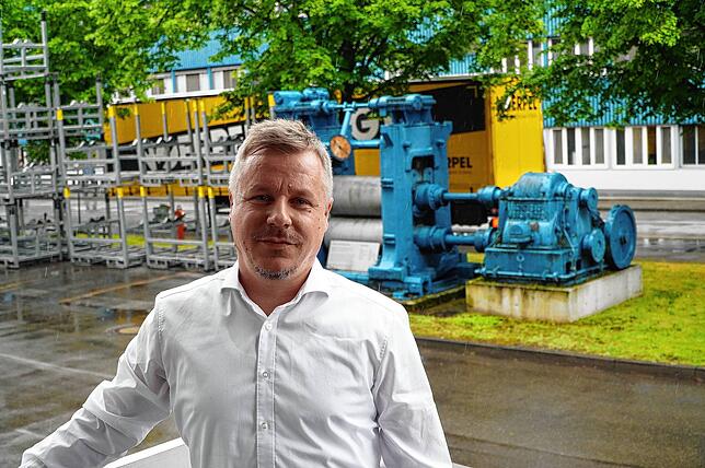 Der Ingenieur György Csima (40) ist bei der Singener Firma Amcor als Produktionsleiter beschäftigt. Csima stammt aus Ungarn und ist ...