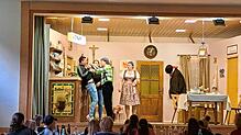 Leo Köberle zwingt Salvatore, sich von seiner Tochter Mary scheiden zu lassen und dafür seine Tochter Helga zu heiraten. Die Akteure ...