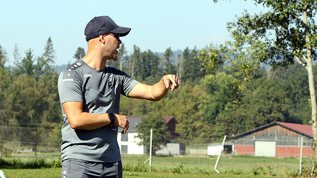 Trainer Daniel Schmid hat seinen Vertrag mit dem SC Markdorf verlängert, seine Mannschaft den Türk. SV Konstanz 5:0 besiegt.