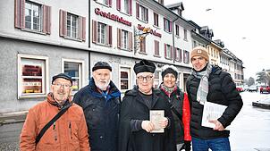 Die Vorstandmitglieder Hans Kellenberger, Rolf Lehmann, Stefan Kolb als Pfarrer Diebolder, Claudia Meierhofer und Thomas Färber (von ...