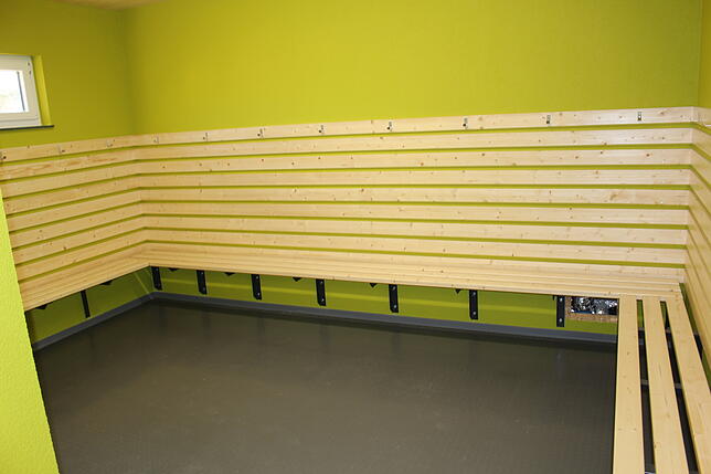 Die Lehnen sind bewusst weiter nach oben angelegt. Alles wirkt frisch und peppig.