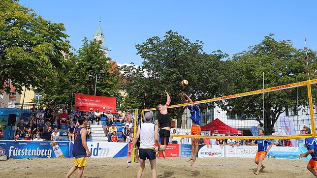 Auf großes Interesse stießen bei den Beach Days am gestrigen Freitag die Beachvolleyball-Stadtmeisterschaften, heute und morgen zeigen ...